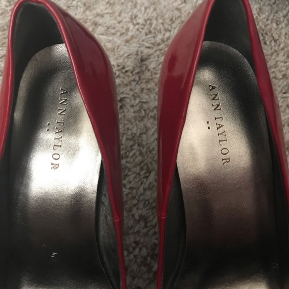 NWOB Ann Taylor Red Patent Leather Heels sz 7 - Picture 4 of 4